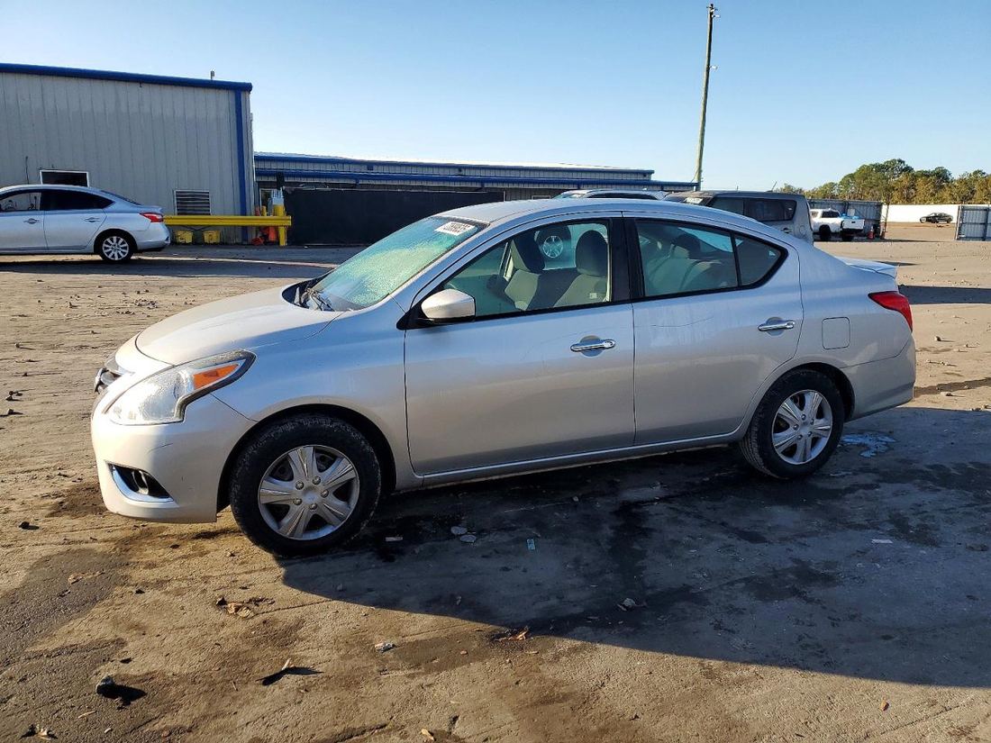 2016 NISSAN VERSA