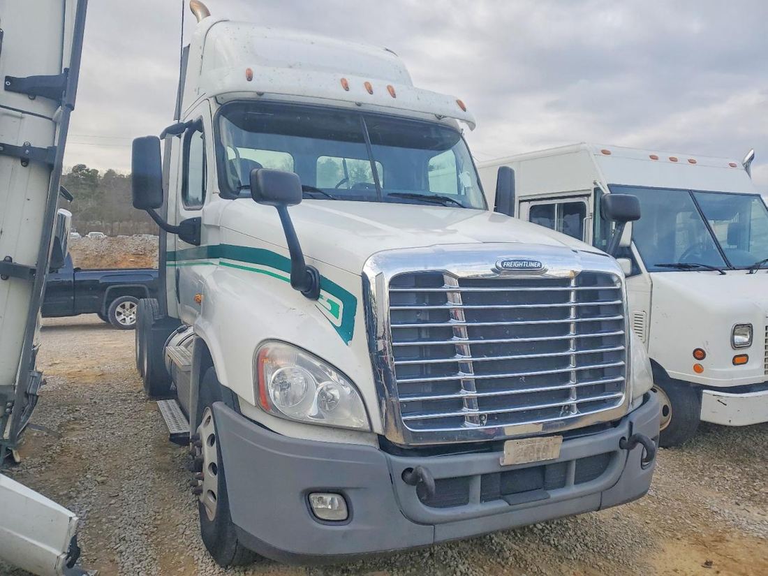 2016 FREIGHTLINER CASCADIA 1