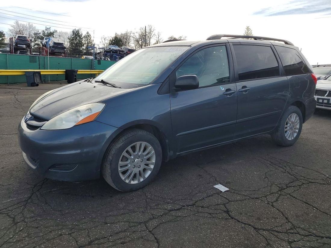2010 TOYOTA SIENNA