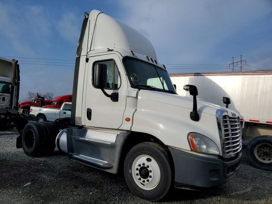2016 FREIGHTLINER CASCADIA 1