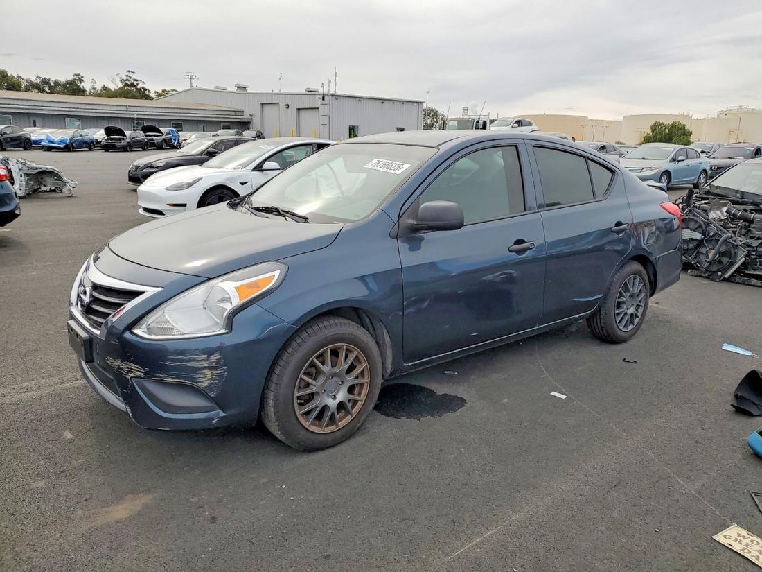 2015 NISSAN VERSA
