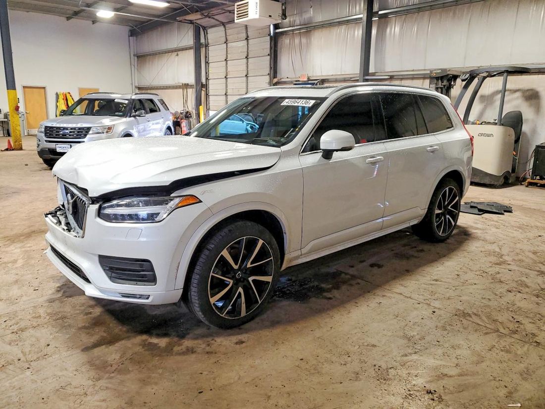 2022 VOLVO XC90