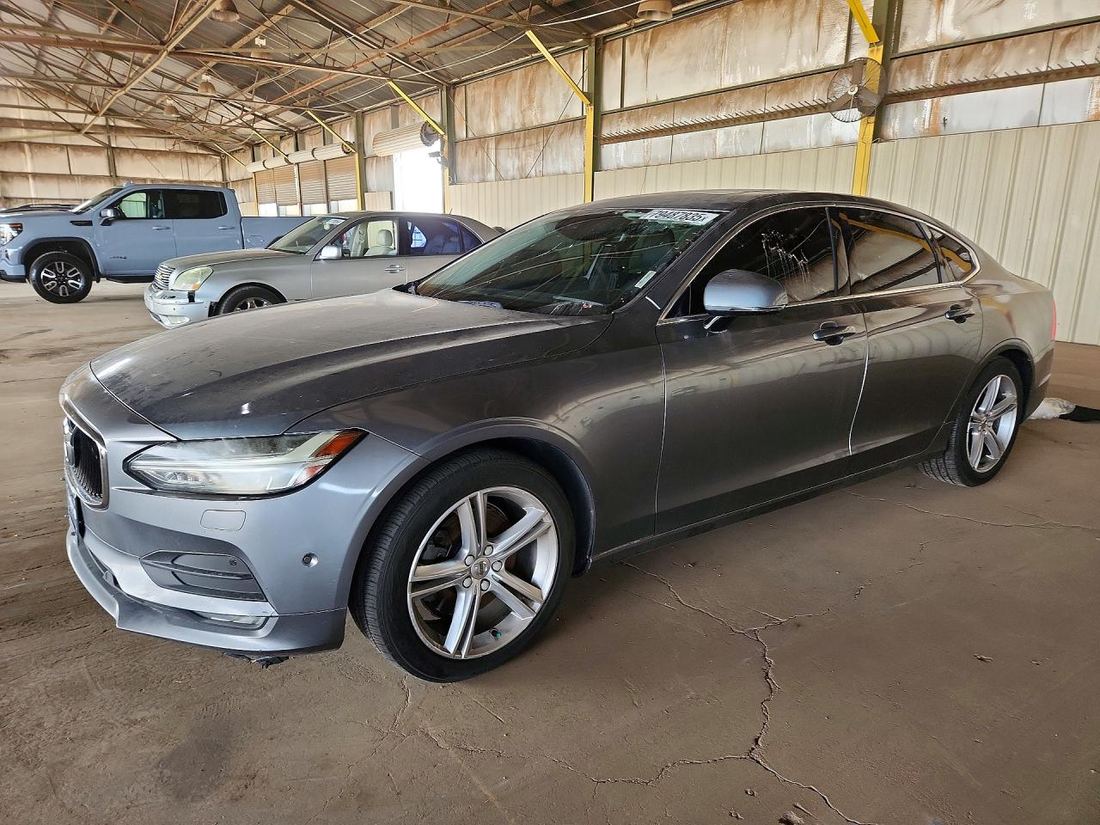 2017 VOLVO S90