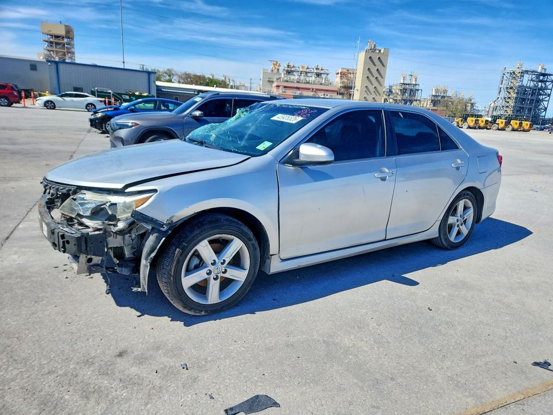 2014 TOYOTA CAMRY