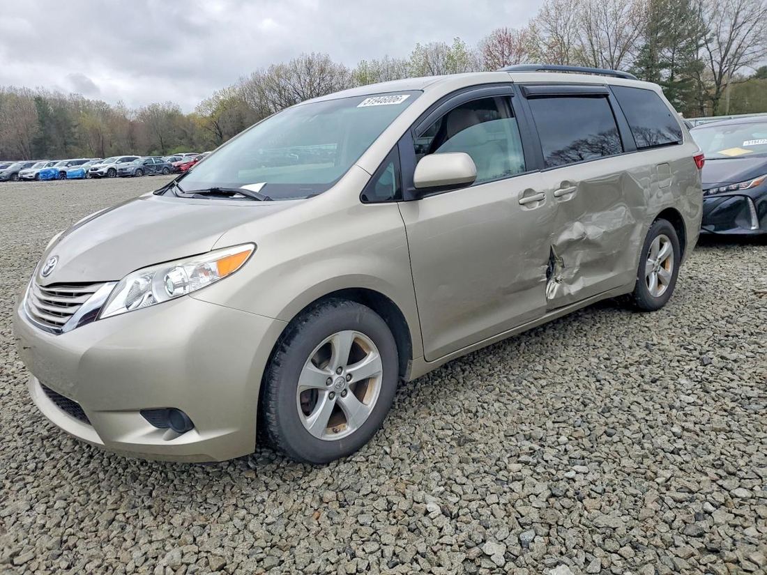 2015 TOYOTA SIENNA