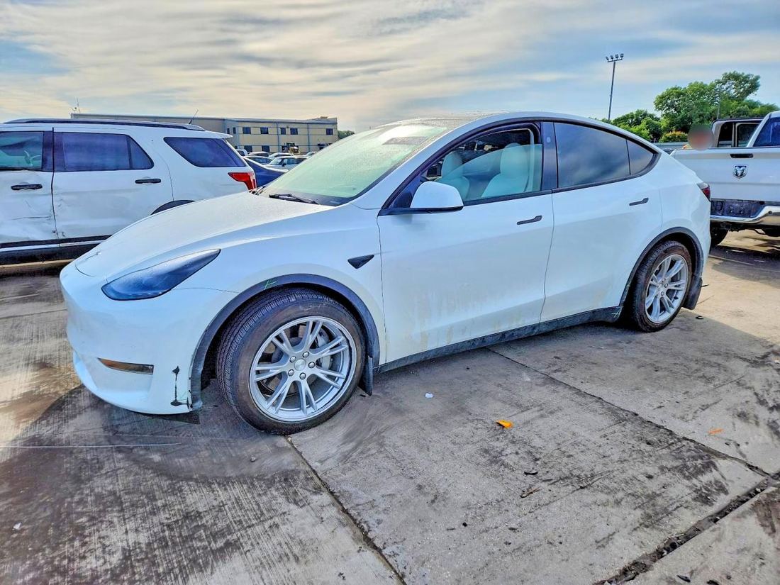 2023 TESLA MODEL Y