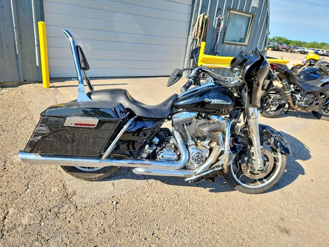2010 HARLEY-DAVIDSON FLHX