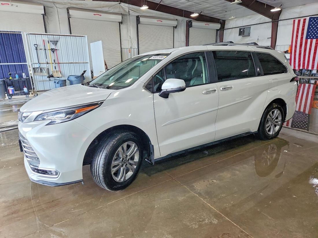 2024 TOYOTA SIENNA
