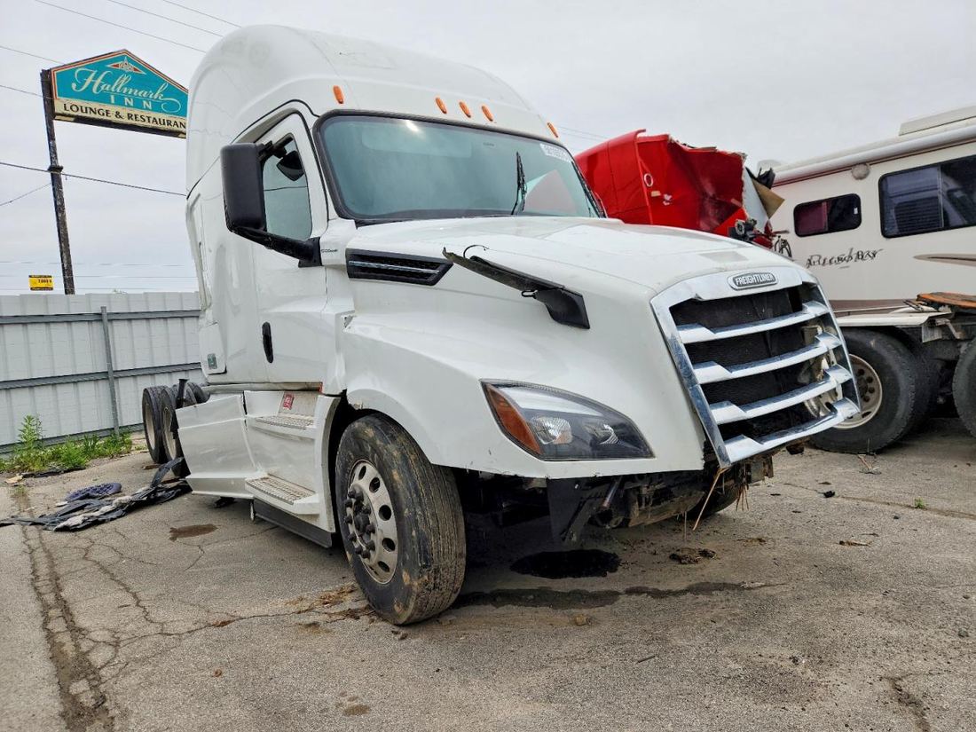 2020 FREIGHTLINER CASCADIA 126