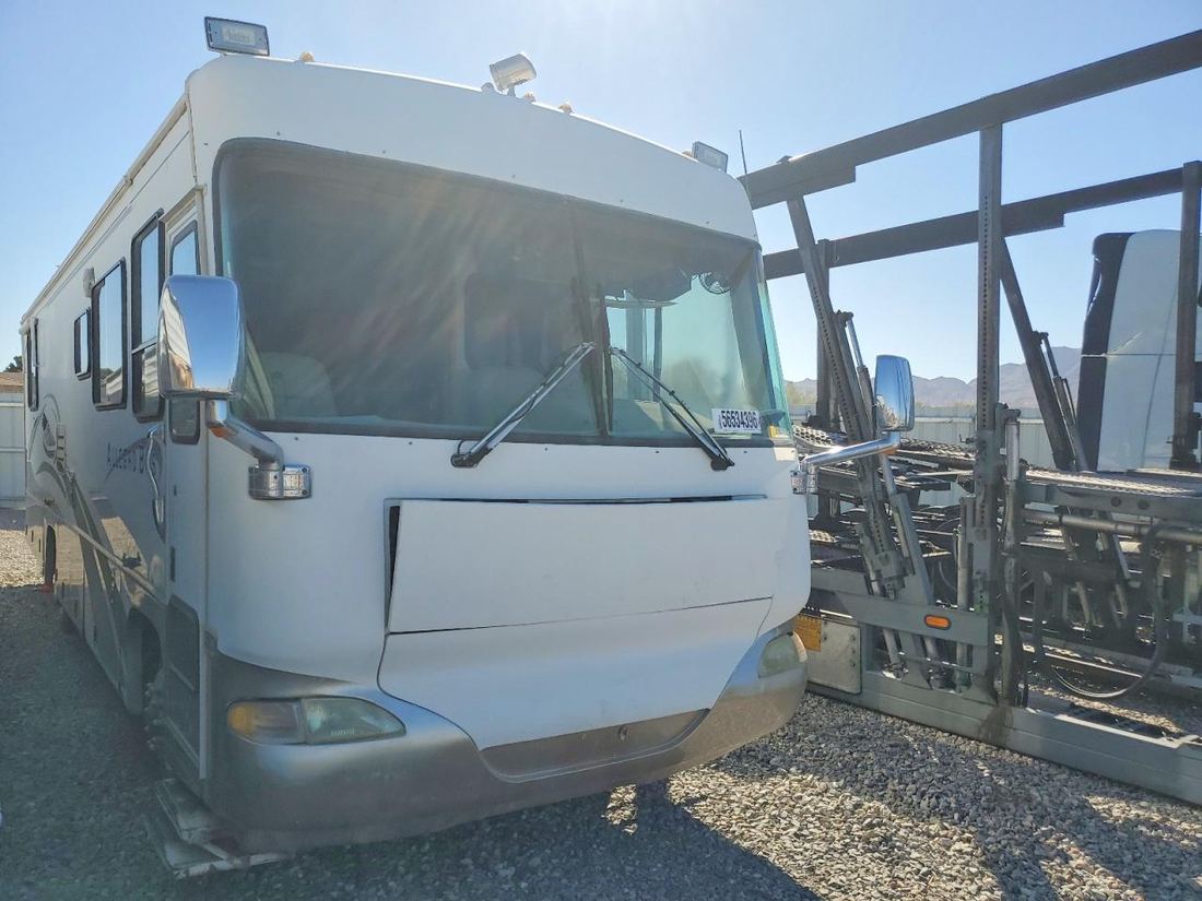 2000 FREIGHTLINER CHASIS