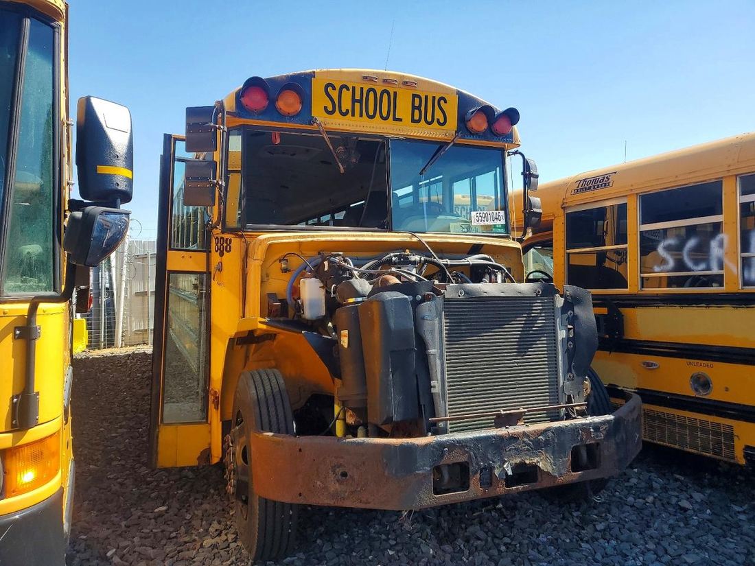 2005 THOMAS SAF-T-LINER C2