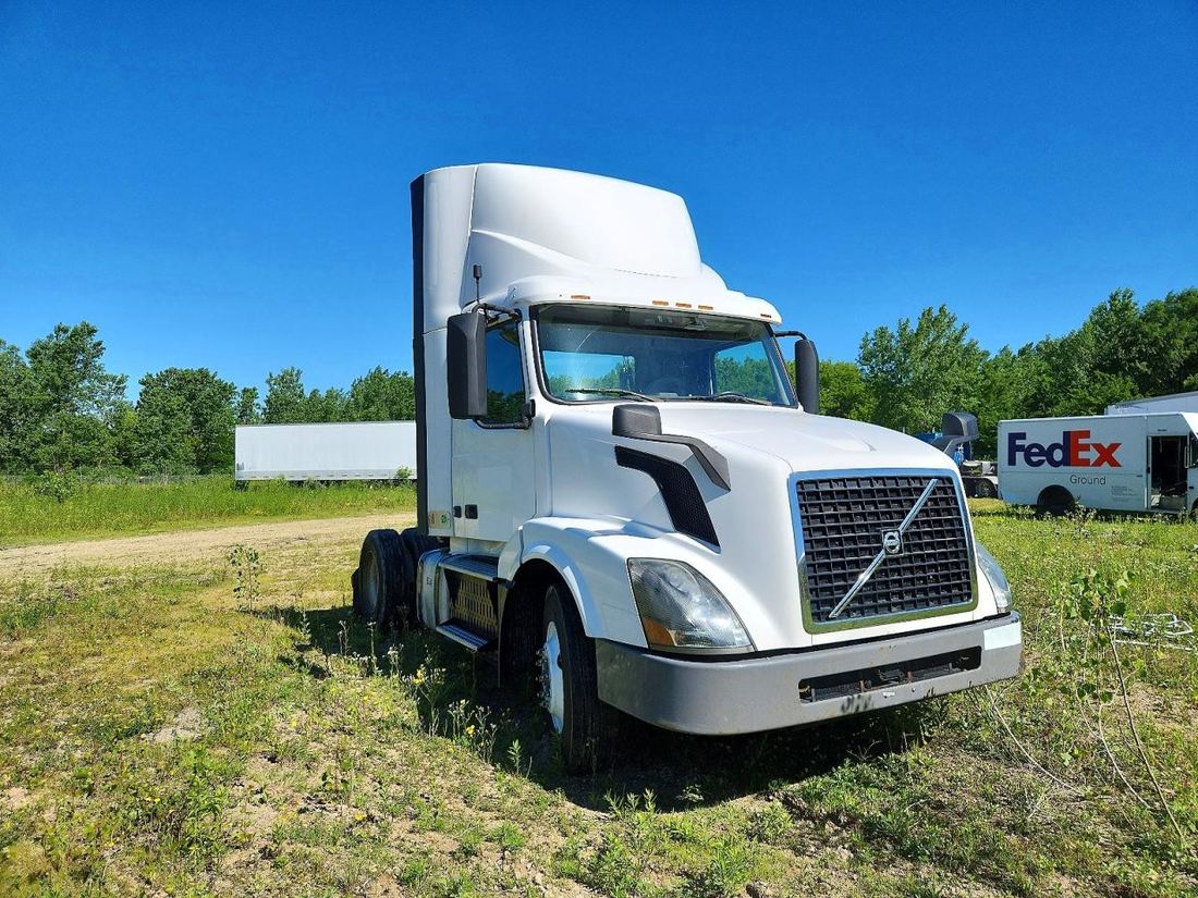 2016 VOLVO VNL