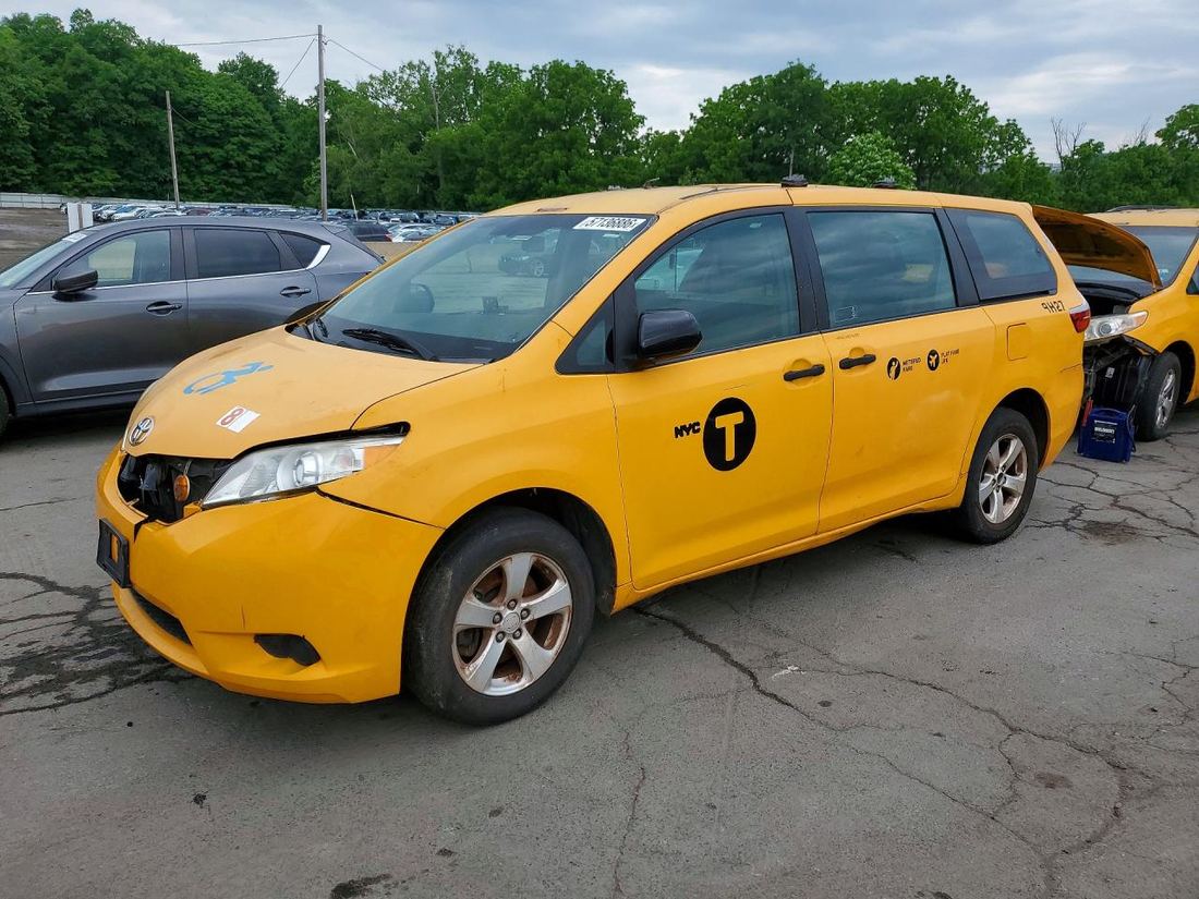2017 TOYOTA SIENNA
