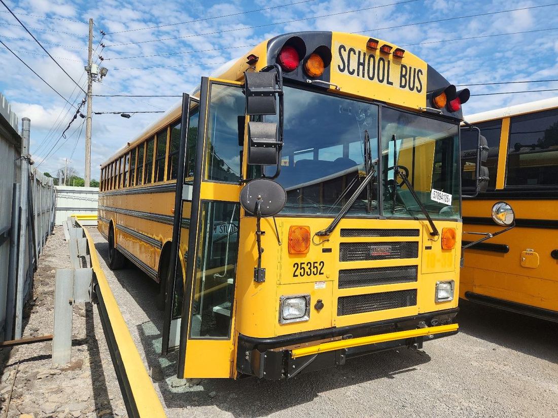 2011 THOMAS SAF-T-LINER C2