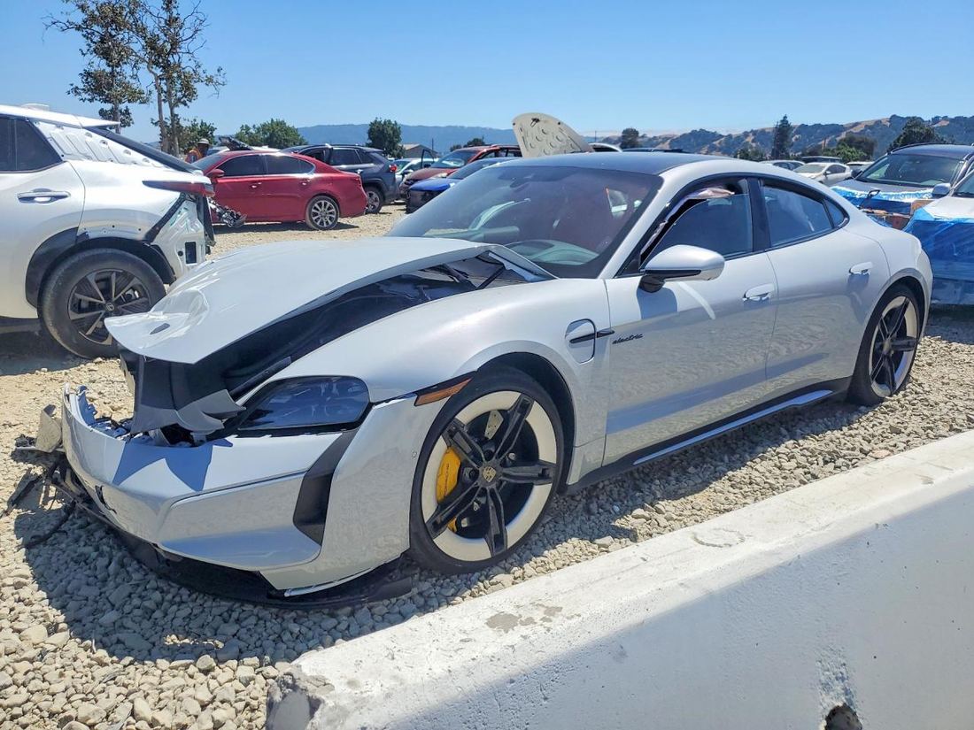 2025 PORSCHE TAYCAN