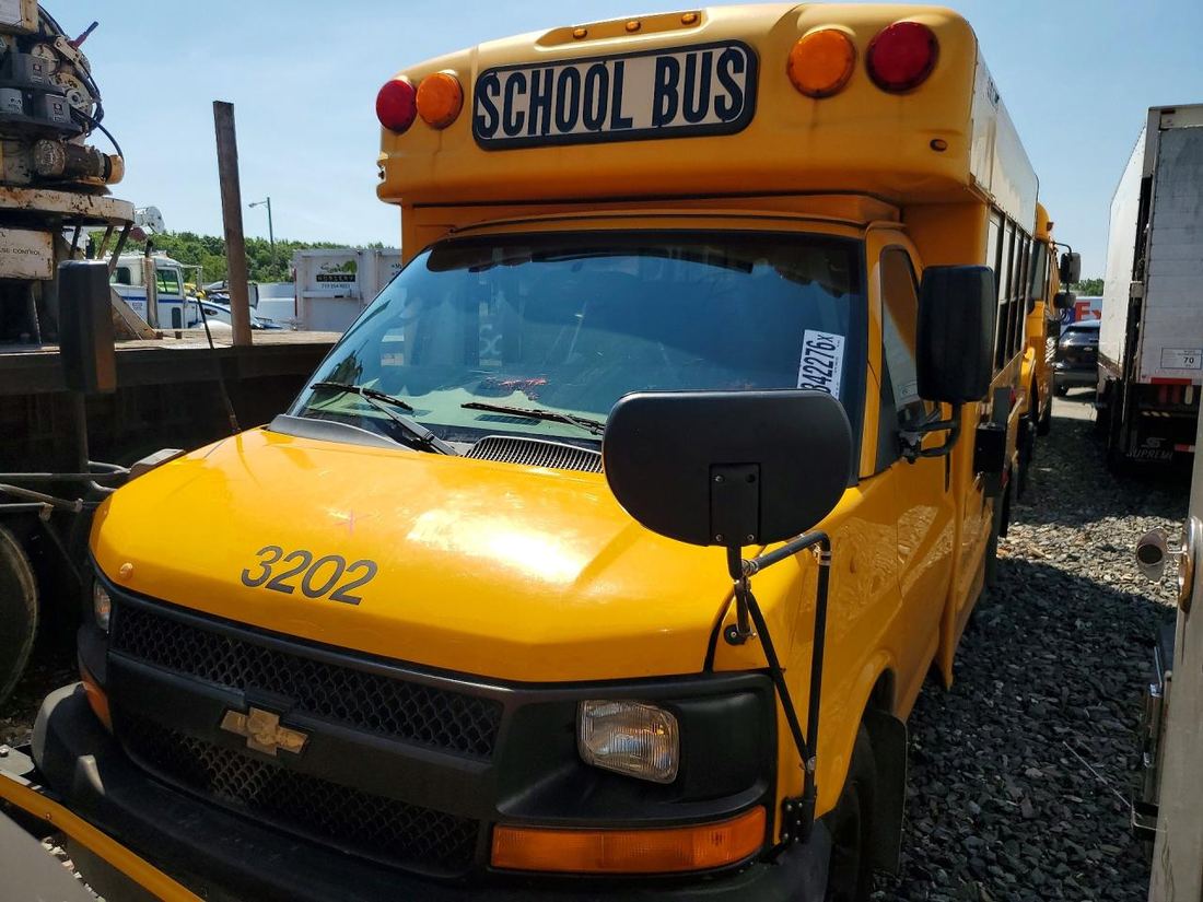 2011 CHEV BUS