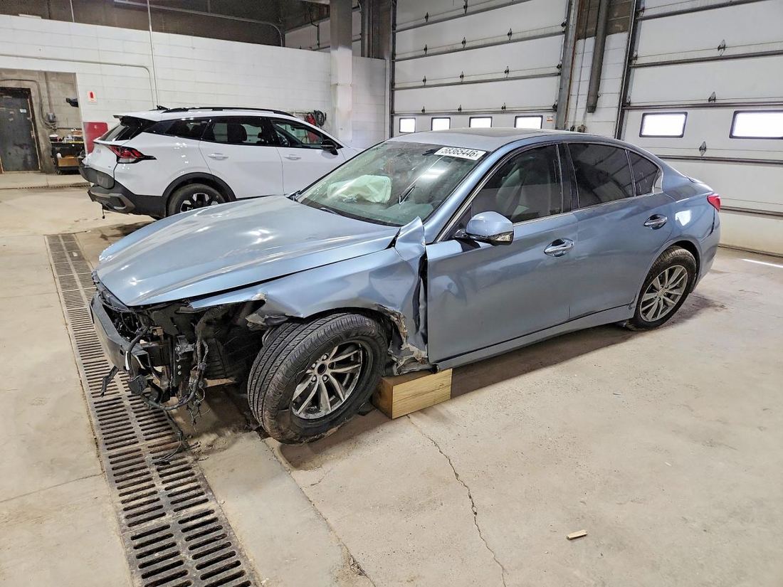 2016 INFINITI Q50