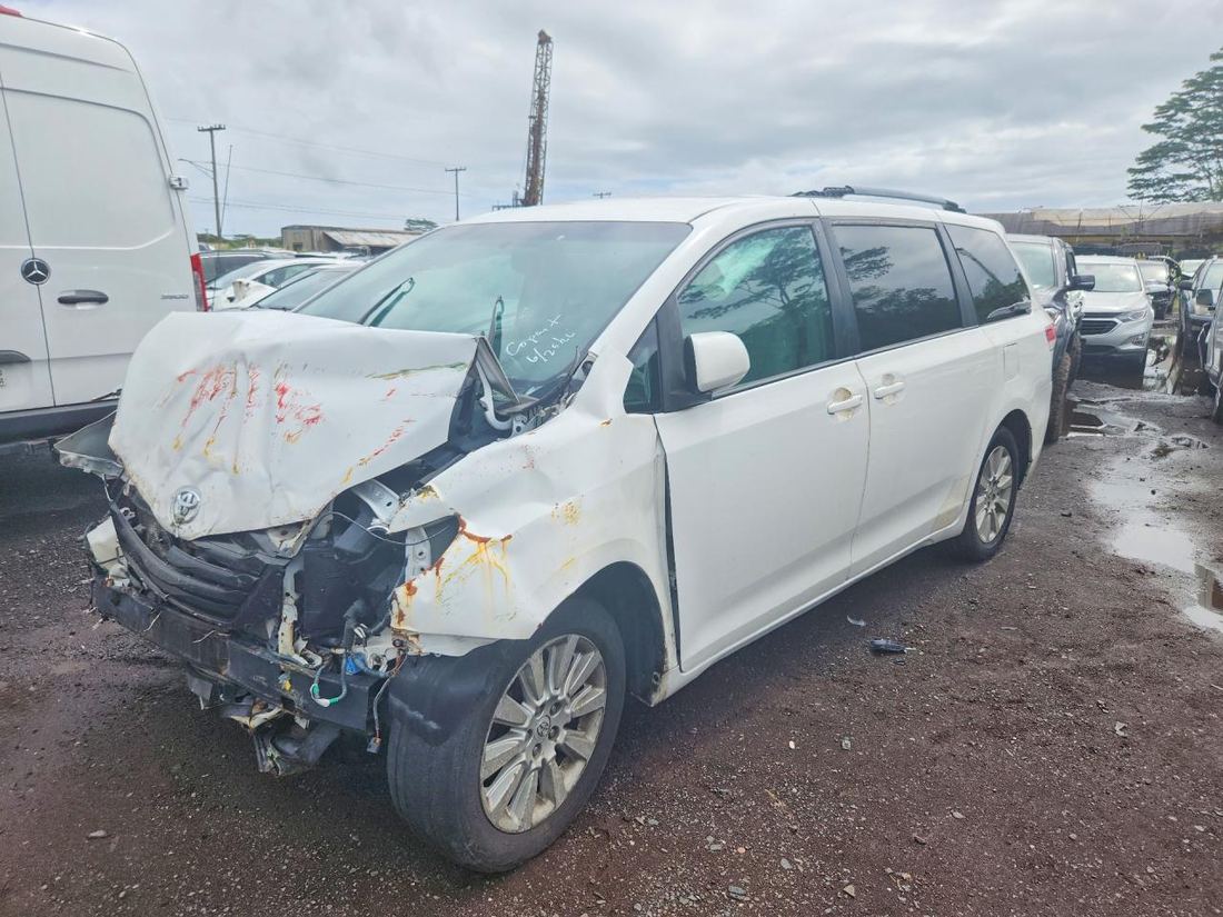 2013 TOYOTA SIENNA