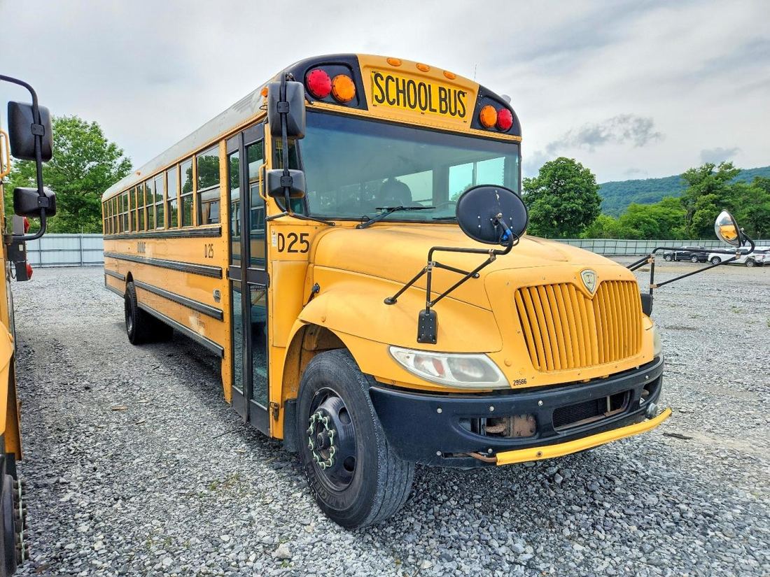 2013 IC CORPORATION SCHOOL BUS