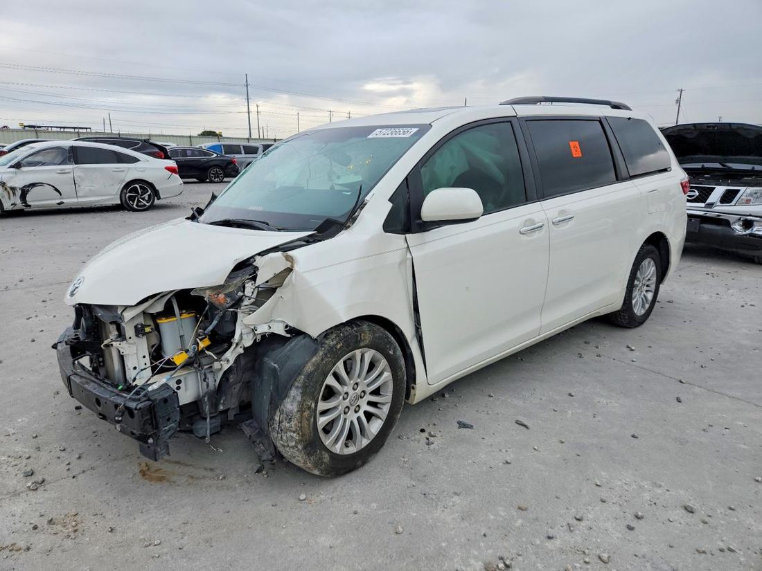 2015 TOYOTA SIENNA
