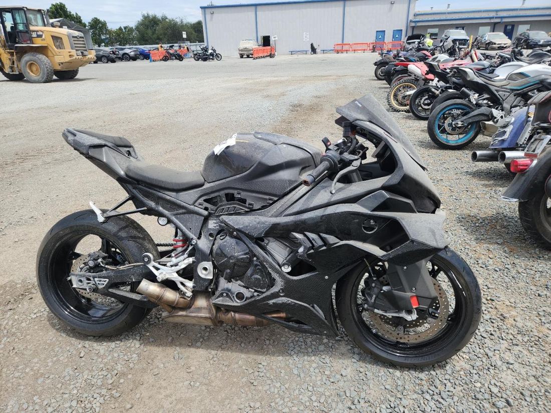 2025 BMW S 1000