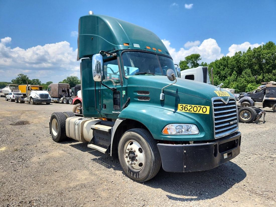 2017 MACK 600