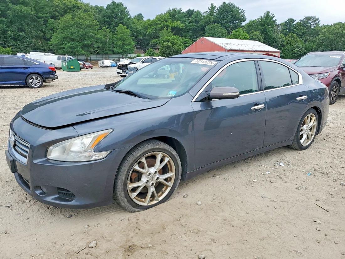 2013 NISSAN SEDAN