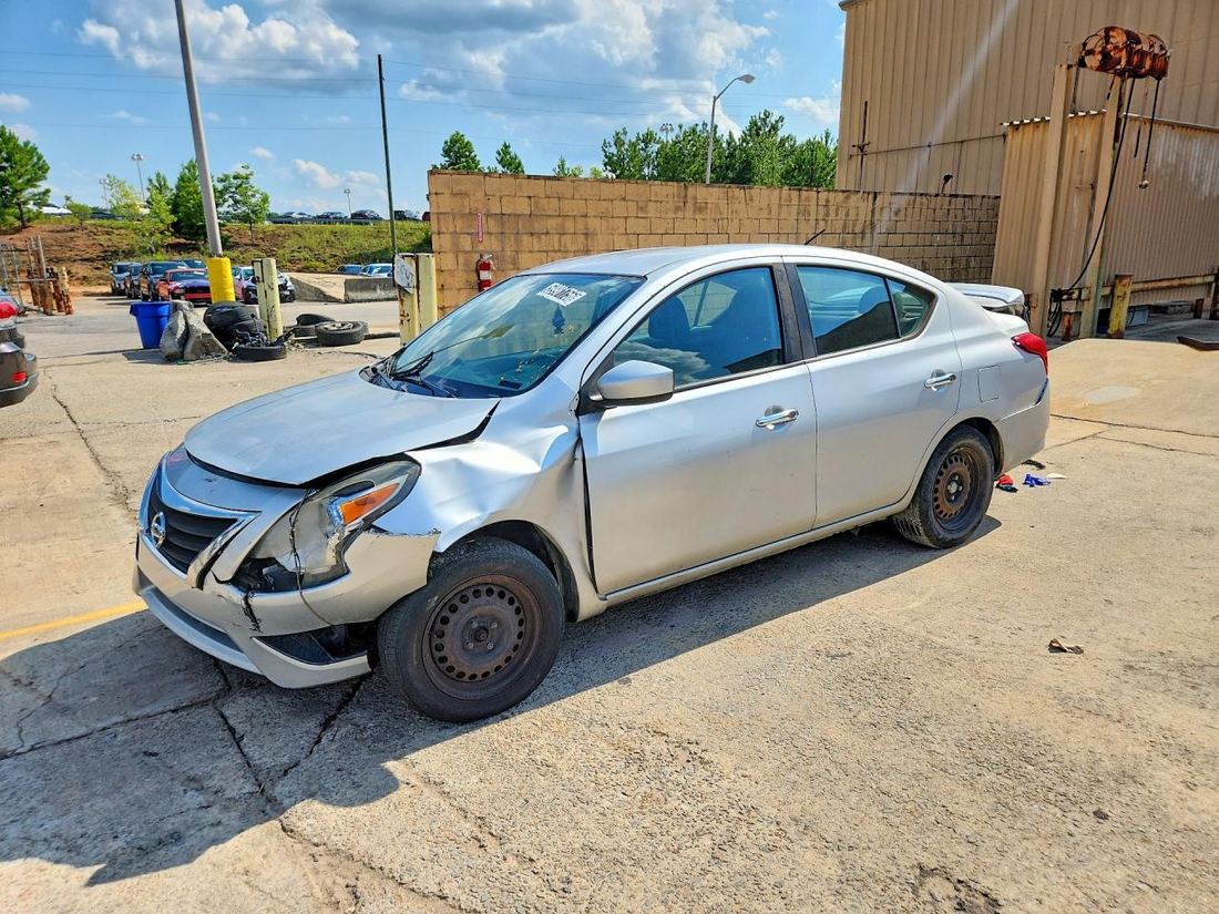 2017 NISSAN VERSA