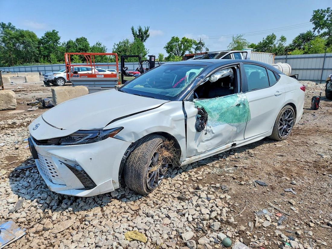 2025 TOYOTA CAMRY