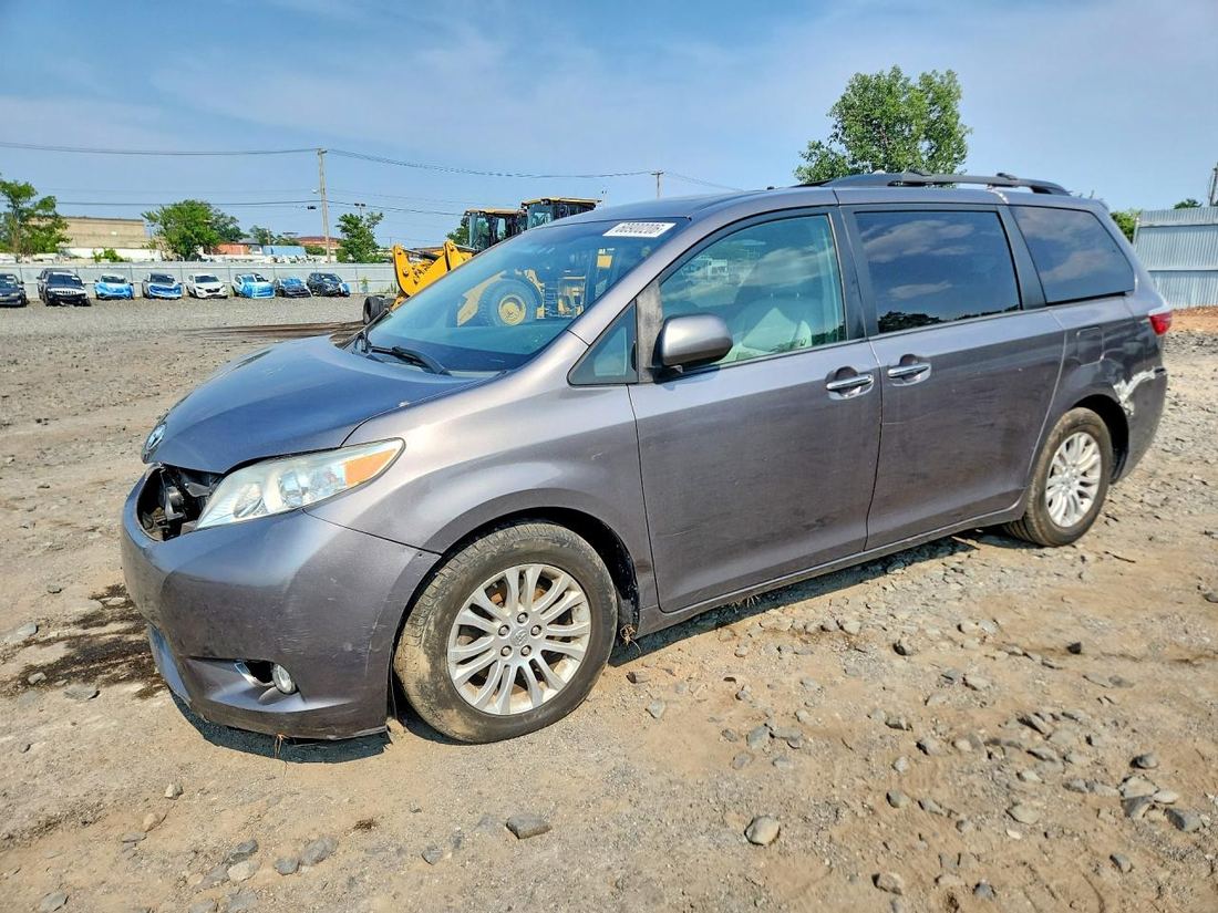2015 TOYOTA SIENNA
