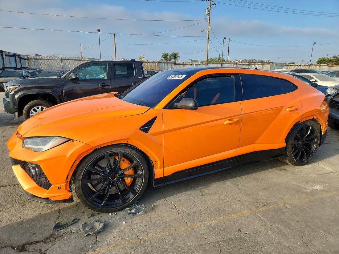 2022 LAMBORGHINI URUS