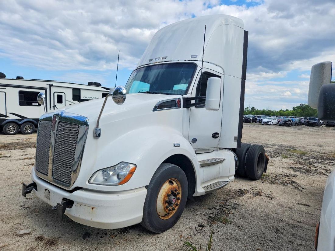 2015 KENWORTH CONSTRUCTION
