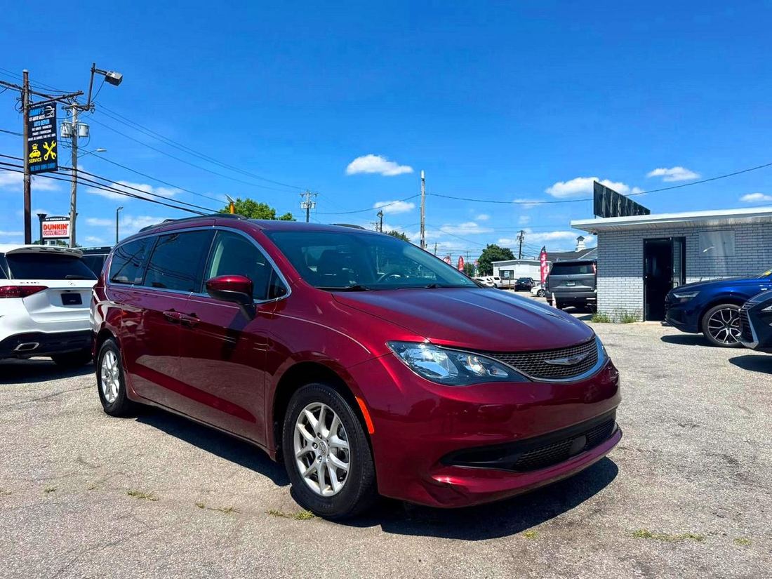 2021 CHRYSLER VOYAGER