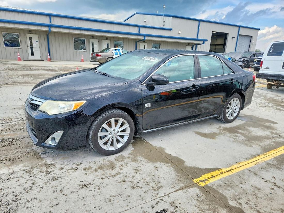 2014 TOYOTA CAMRY