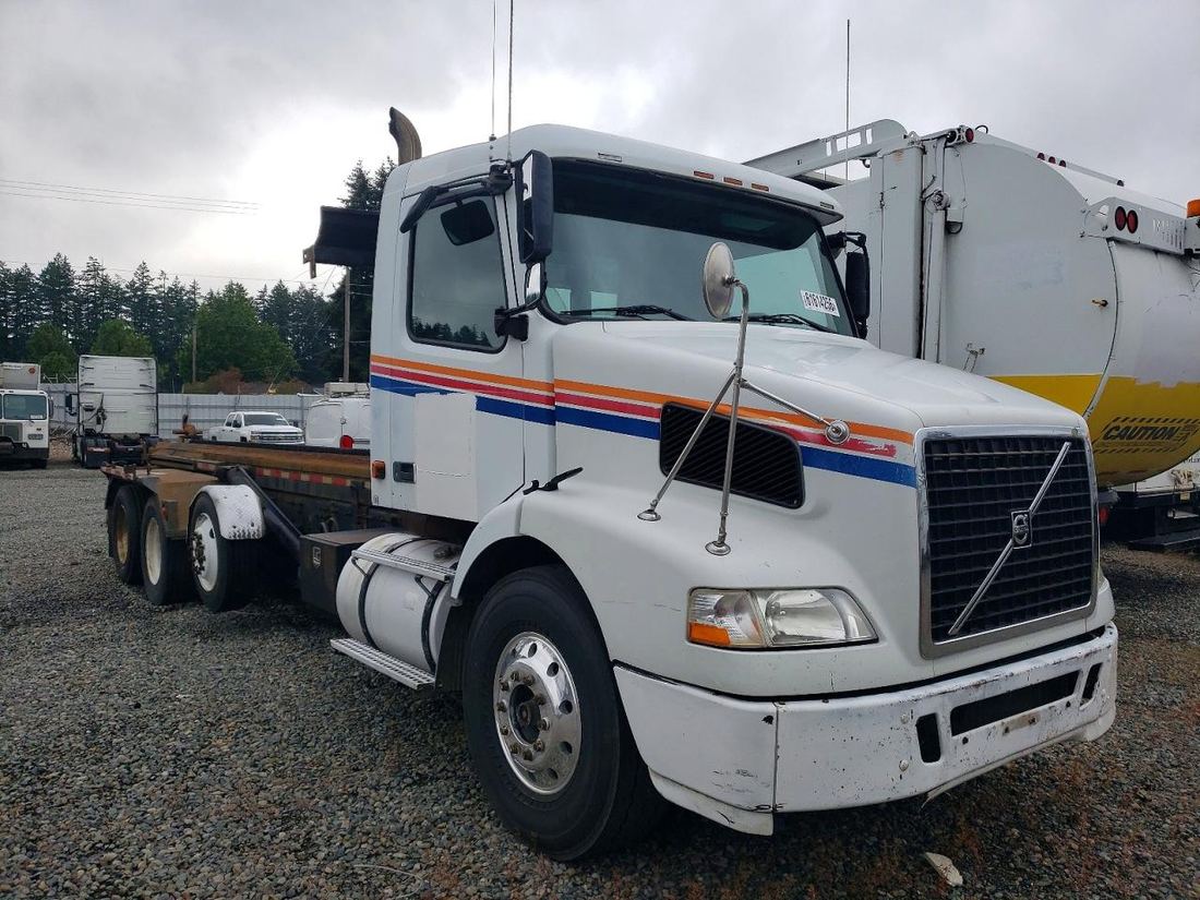 2006 VOLVO VN