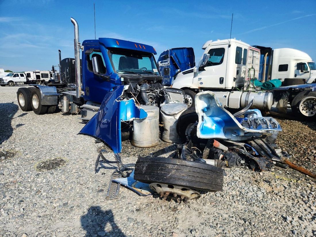 2025 FREIGHTLINER CASCADIA 126