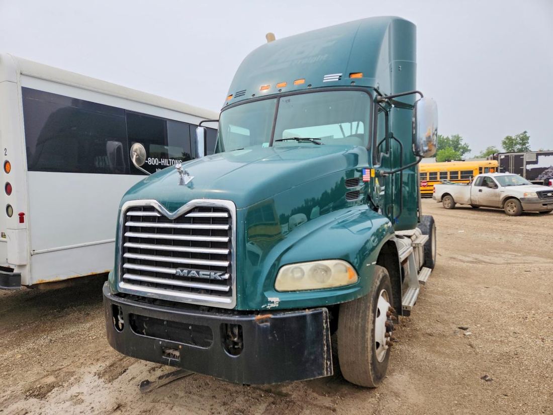 2017 MACK 600