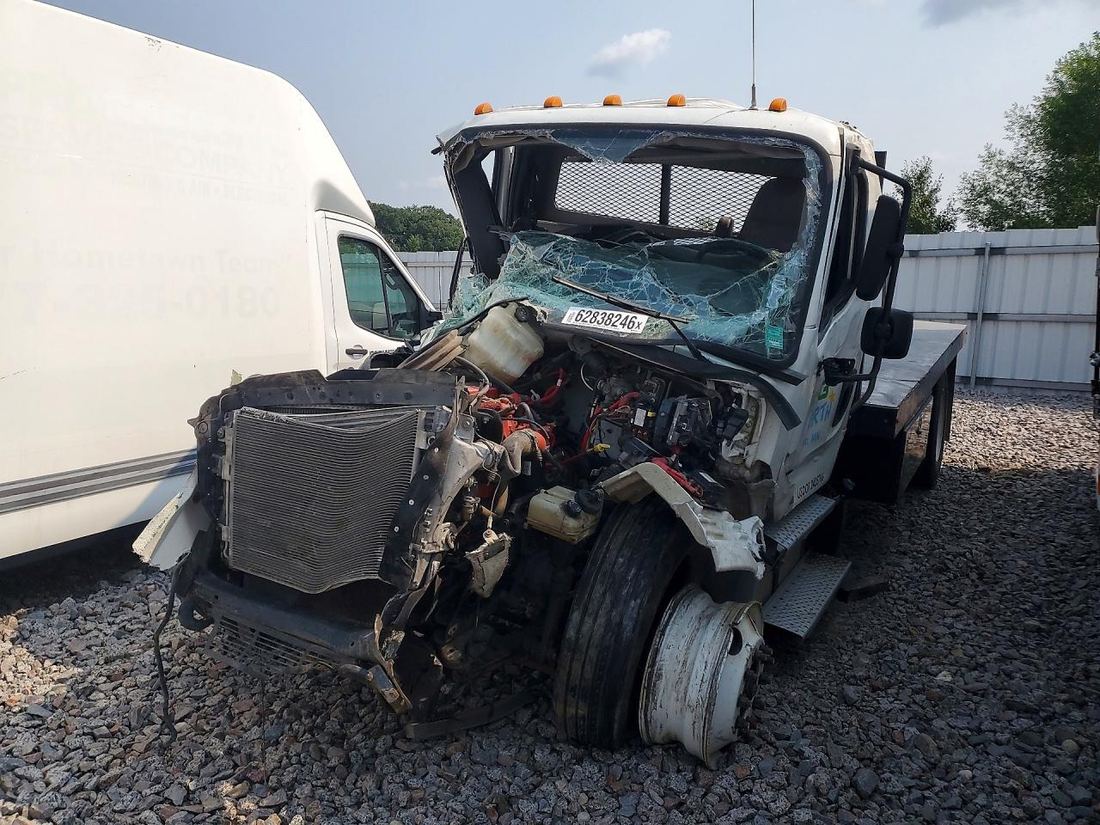 2015 FREIGHTLINER M2