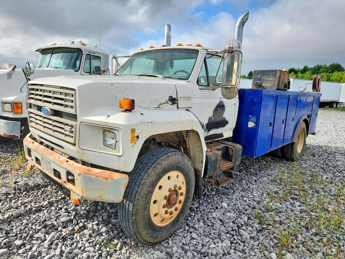 1993 FORD F700