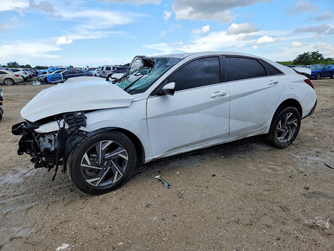 2024 HYUNDAI ELANTRA