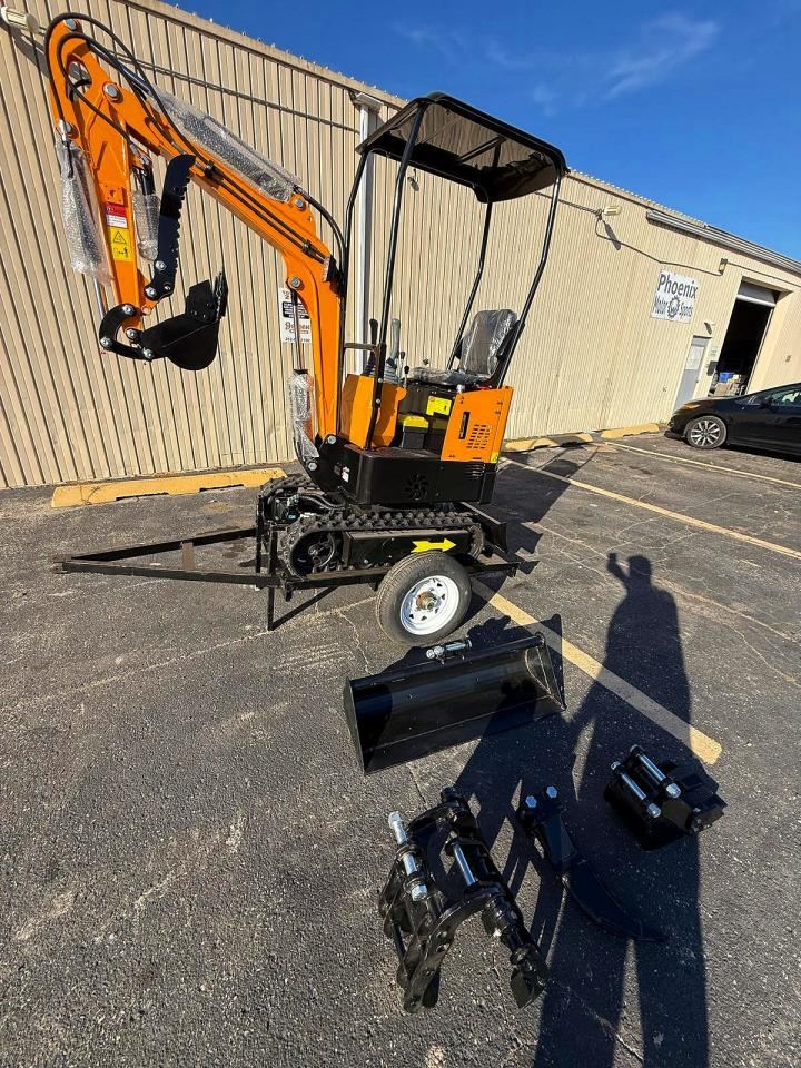 2026 OTHERS 1 TON CANOPY + HYDRAULIC THUMB