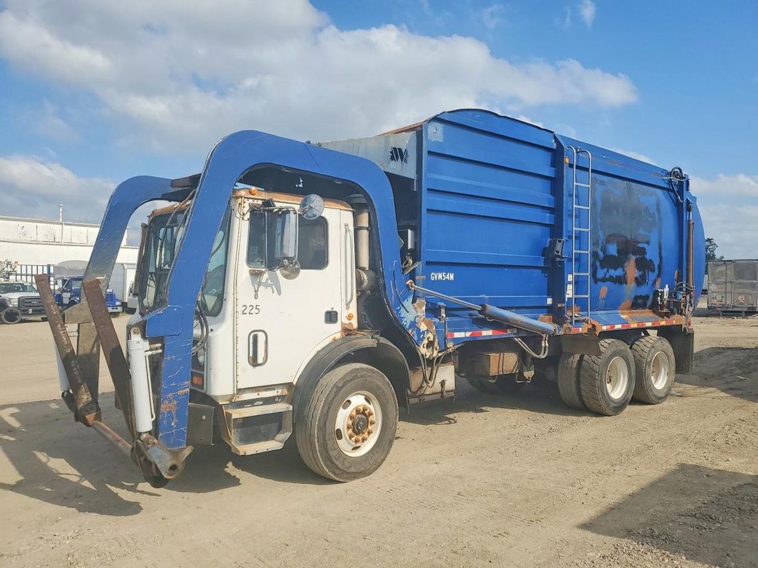 2003 MACK 600