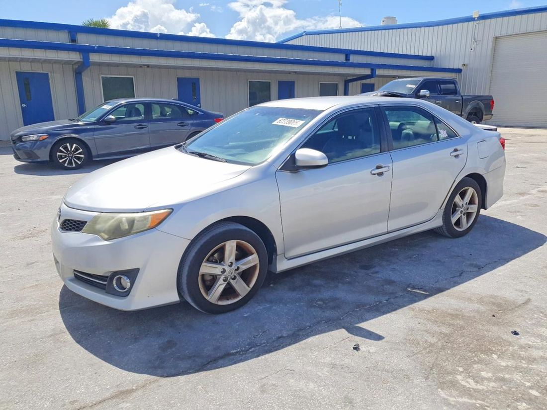 2014 TOYOTA CAMRY