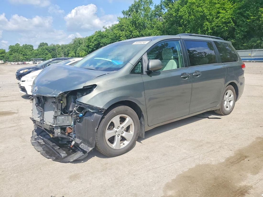 2013 TOYOTA SIENNA