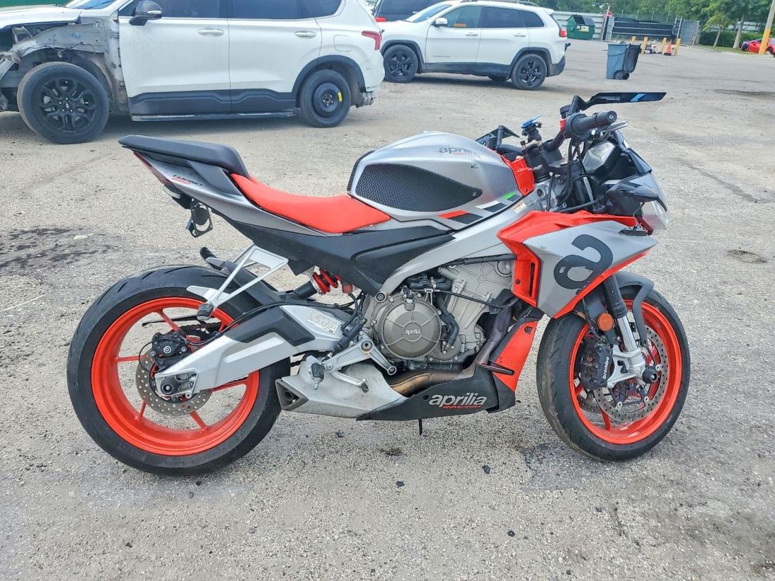 2022 APRILIA TUONO