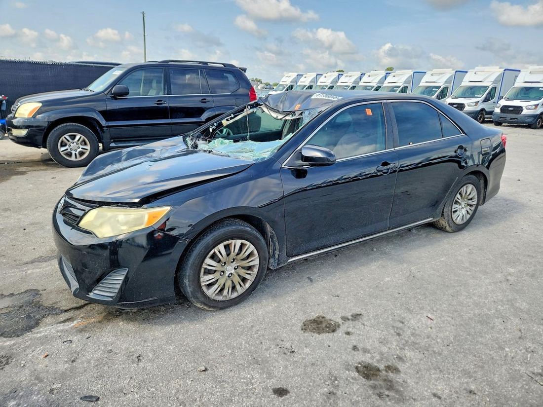 2014 TOYOTA CAMRY