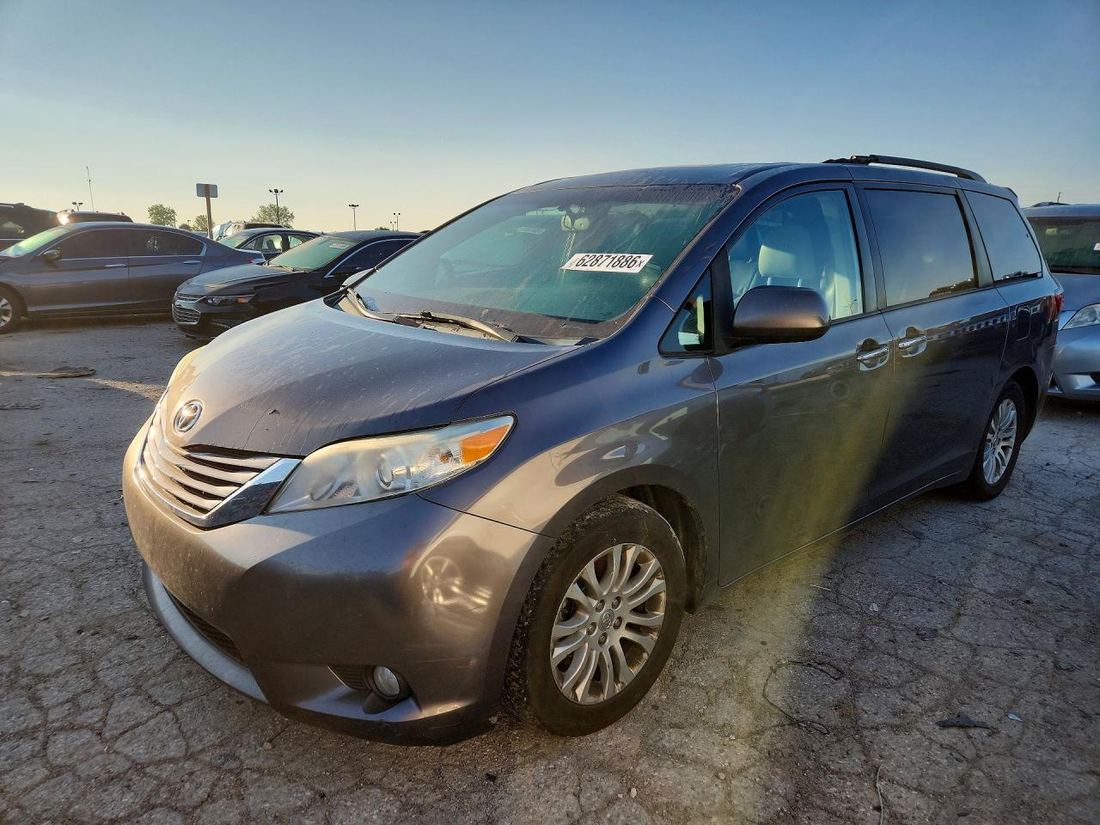 2015 TOYOTA SIENNA