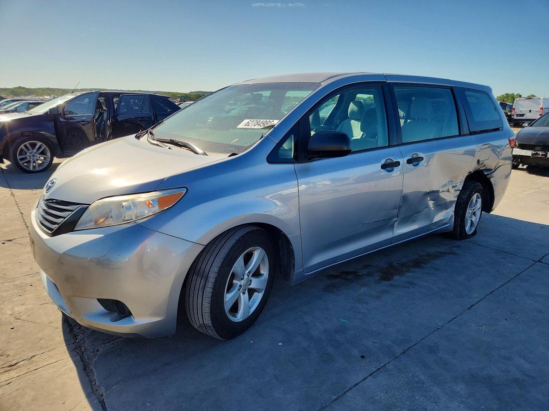 2017 TOYOTA SIENNA