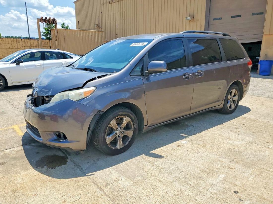 2011 TOYOTA SIENNA