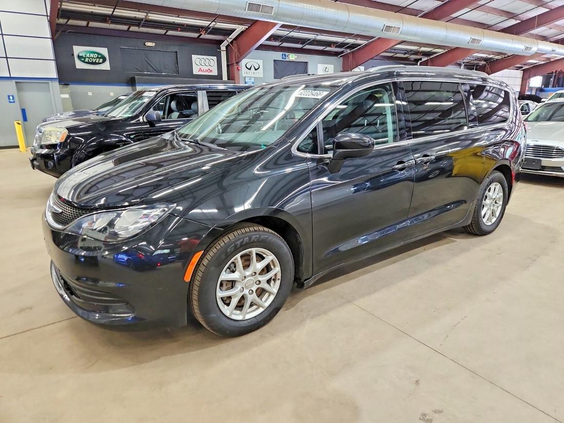 2020 CHRYSLER VOYAGER